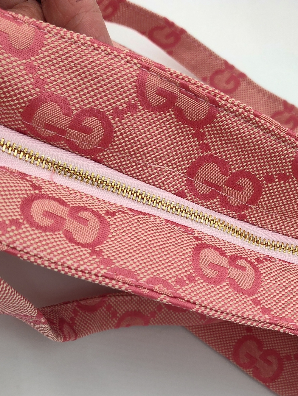GUCCI Pink GG Canvas Tote Pineapple Patch Resort Summer Zip Shopper NWT VIP - Picture 4 of 10